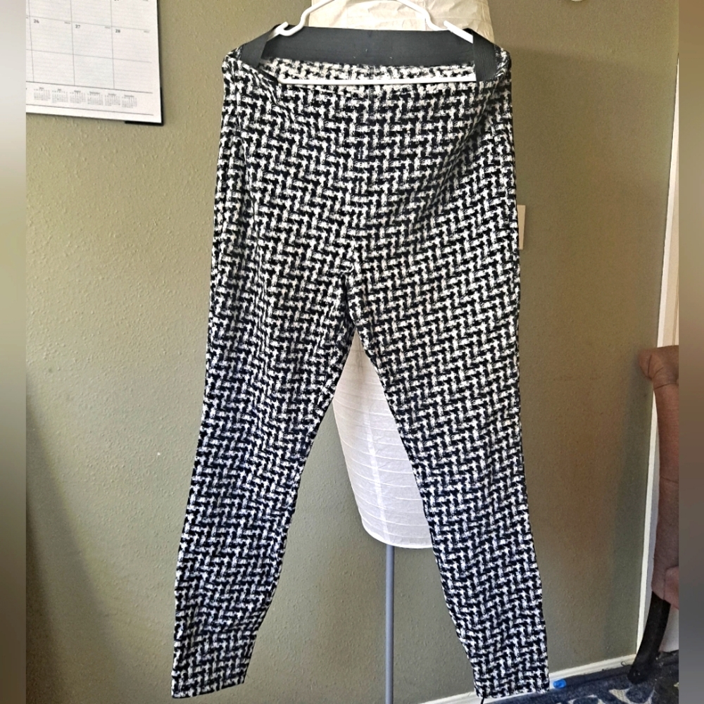 Black white pattern pants